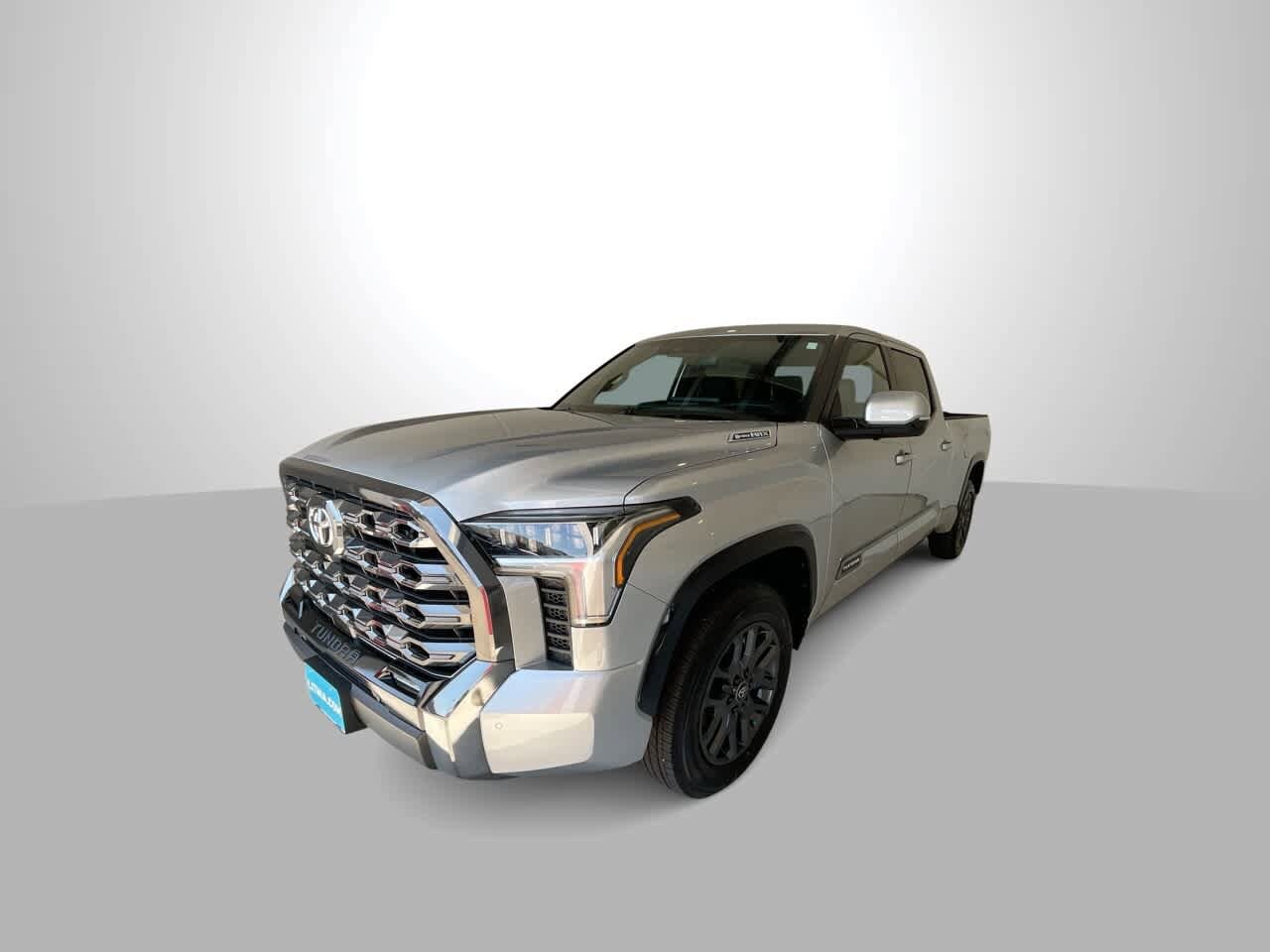 2025 Toyota Tundra Platinum CrewMax photo 3