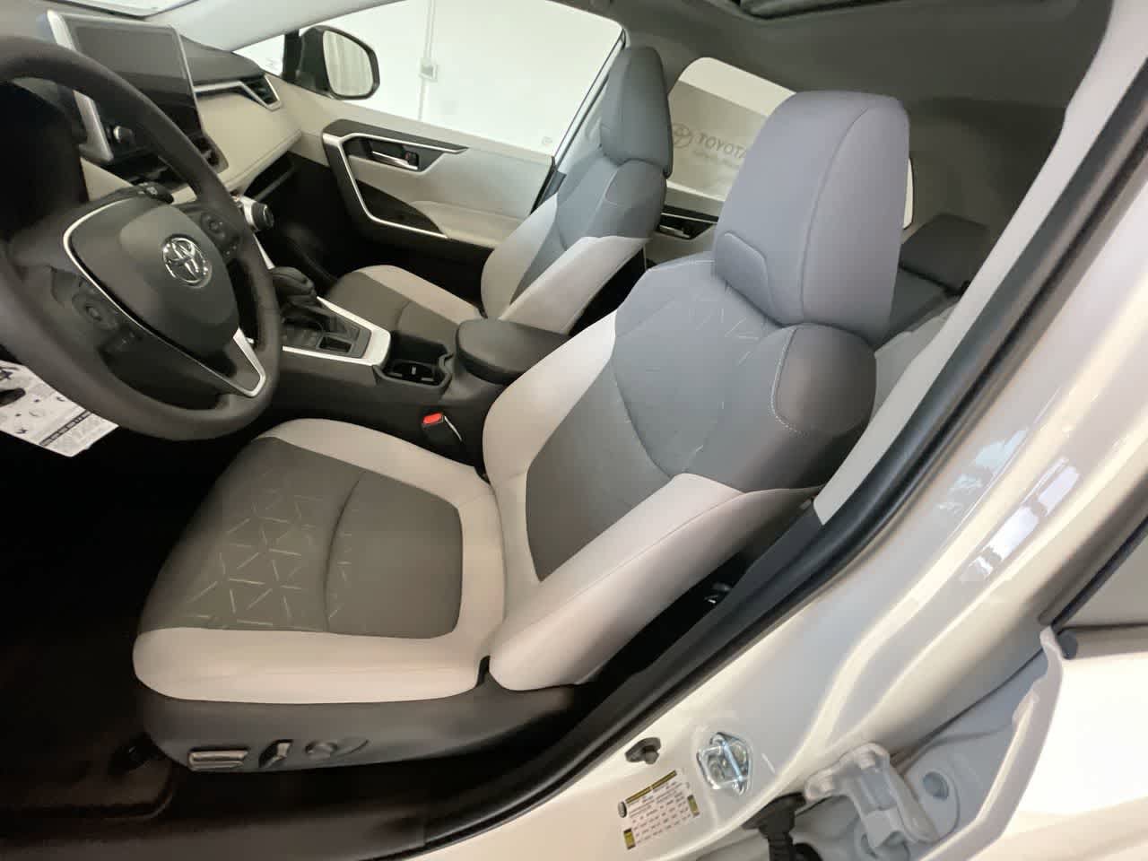 Thumbnail: 2025 Toyota RAV4 - 11