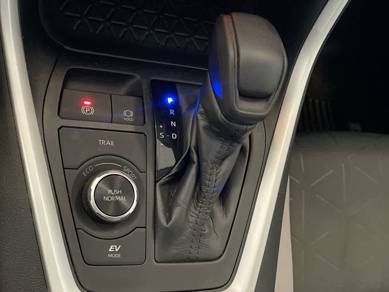 Thumbnail: 2020 Toyota RAV4 - 20