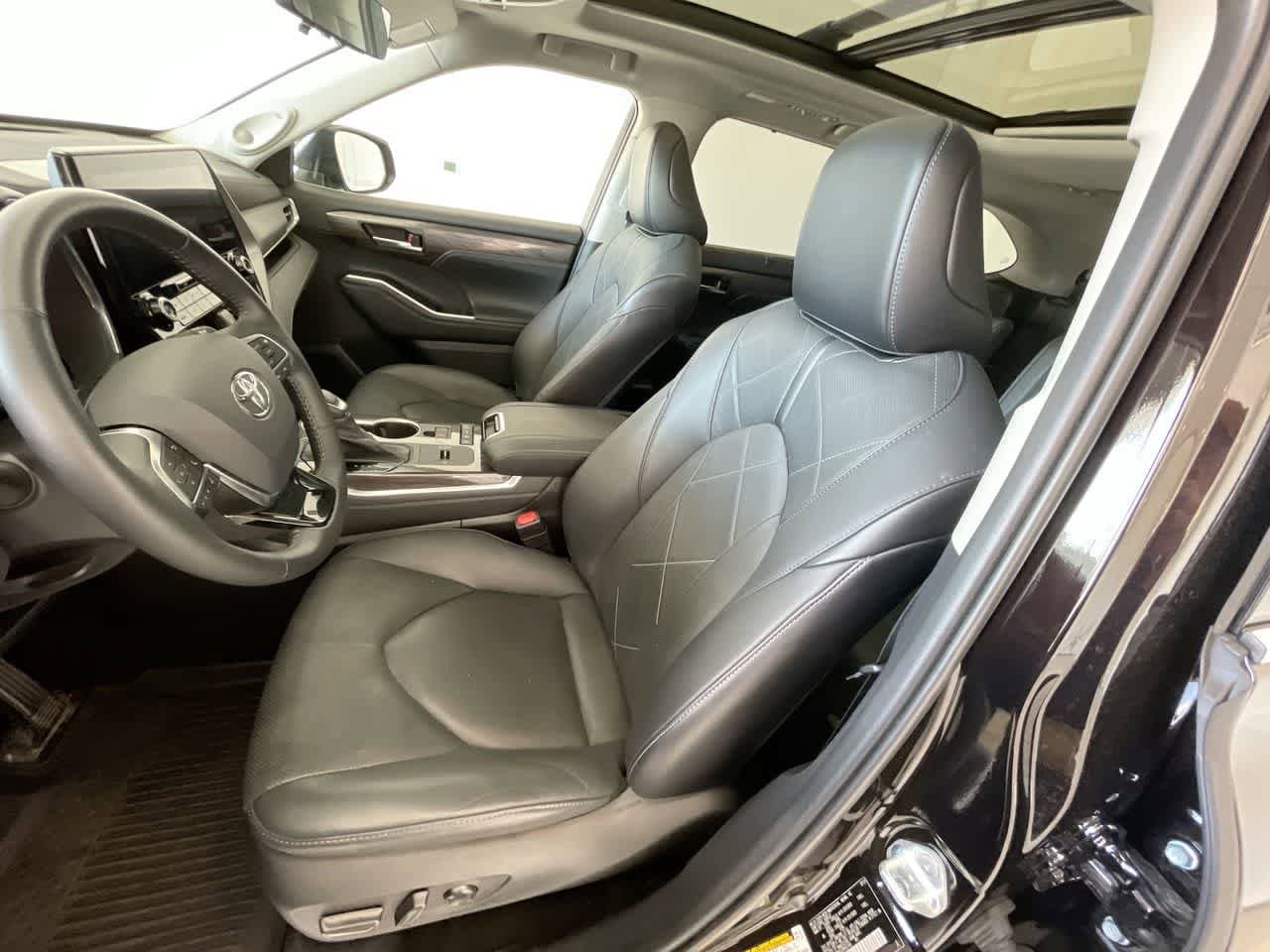 Thumbnail: 2021 Toyota Highlander - 11