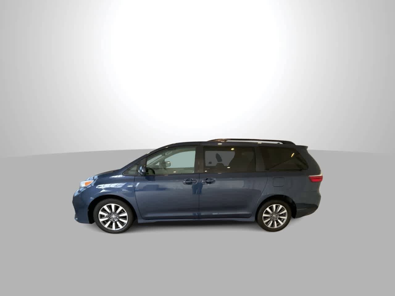Thumbnail: 2020 Toyota Sienna - 5