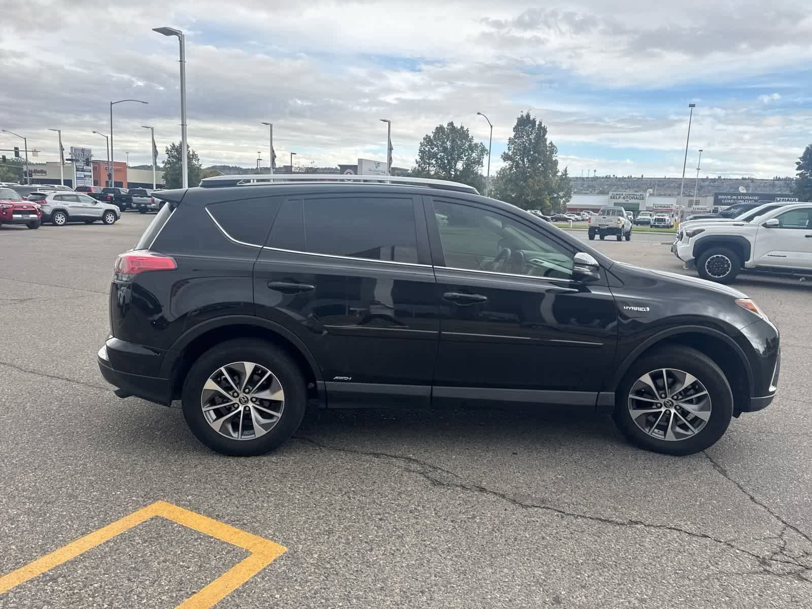 Thumbnail: 2016 Toyota RAV4 - 13