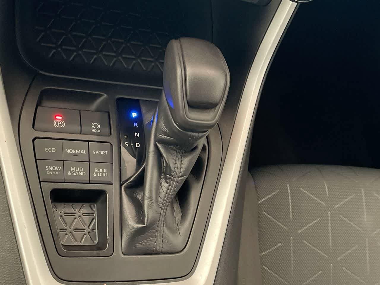 Thumbnail: 2022 Toyota RAV4 - 20