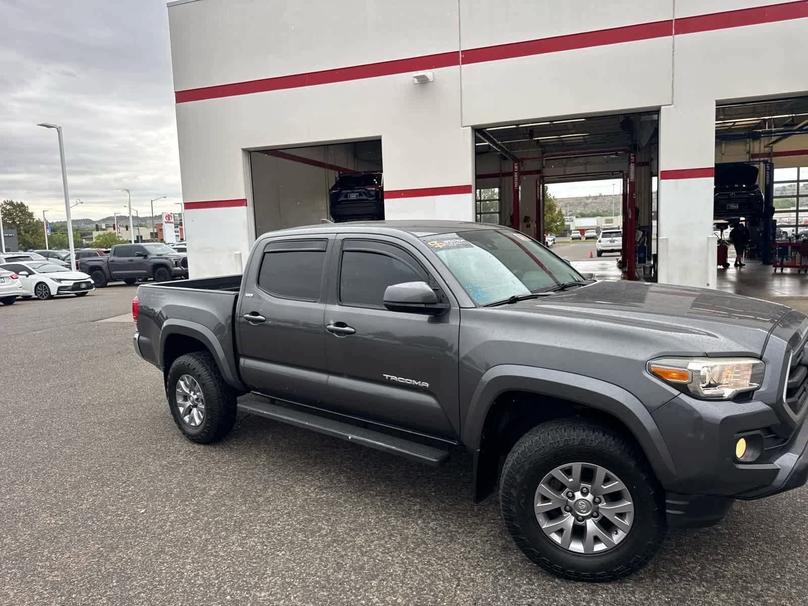 2018 Toyota Tacoma SR5 Double Cab V6 4x4 photo 2