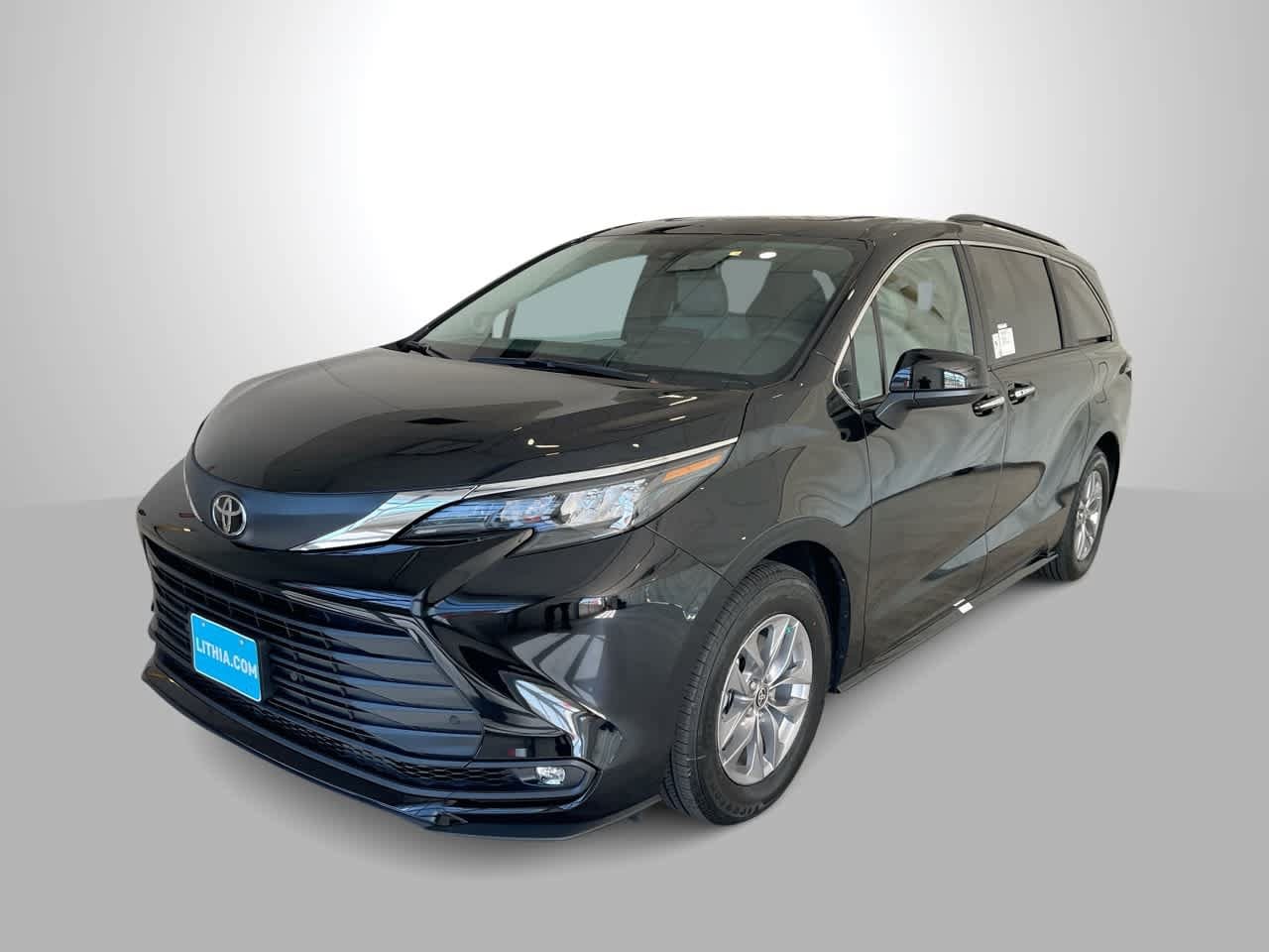 2026 Toyota Sienna XLE 7-Passenger Hybrid AWD's photo