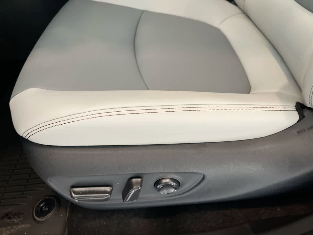 Thumbnail: 2025 Toyota RAV4 - 12