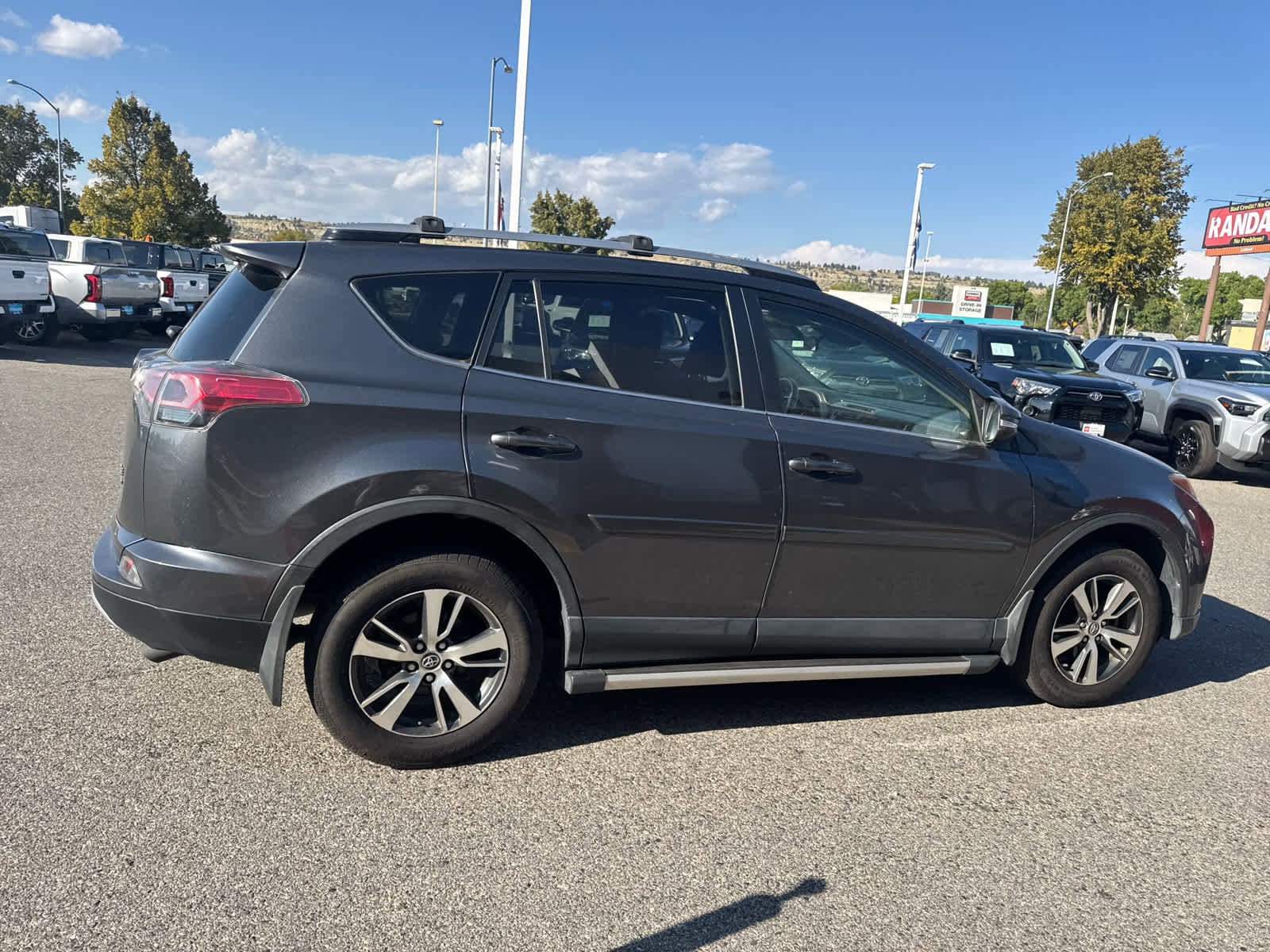 Thumbnail: 2018 Toyota RAV4 - 16