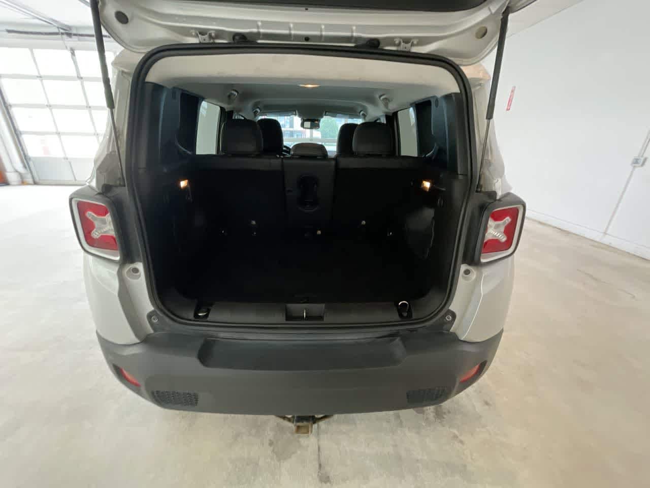 Thumbnail: 2017 Jeep Renegade - 23