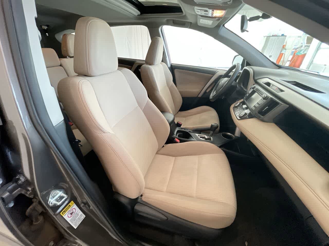 Thumbnail: 2015 Toyota RAV4 - 24