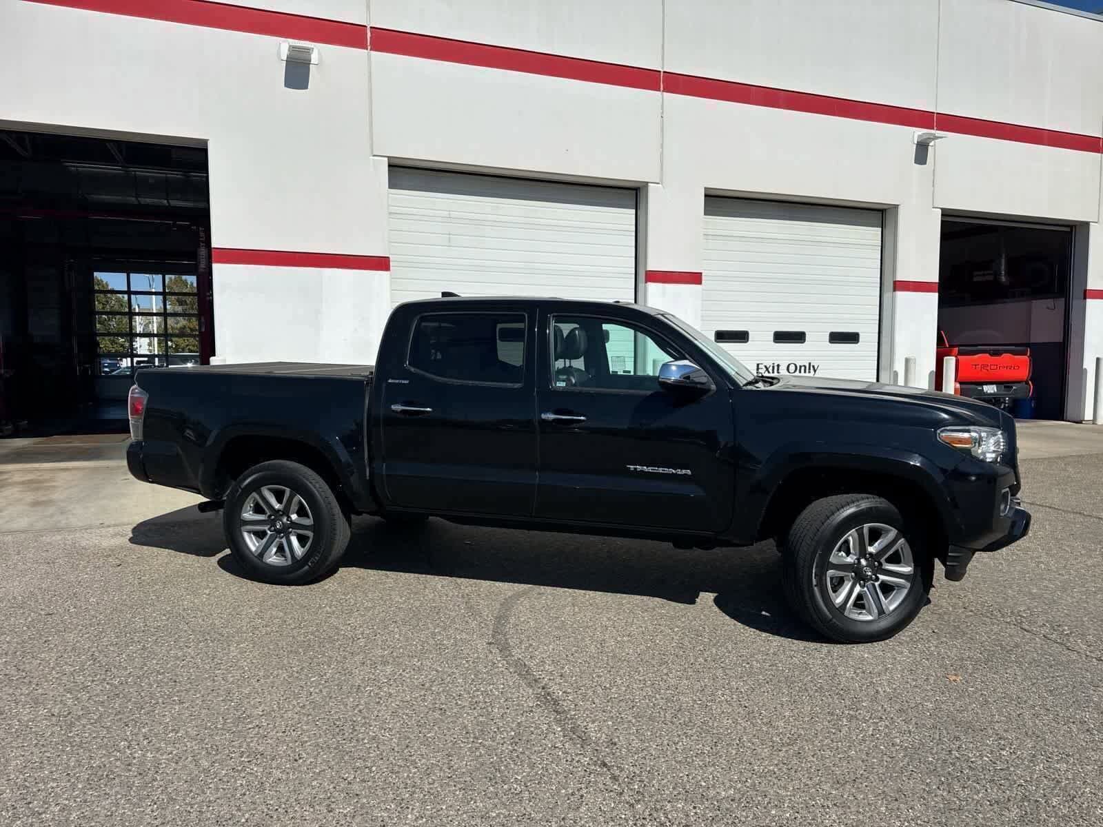2018 Toyota Tacoma Limited Double Cab V6 4x4 photo 3