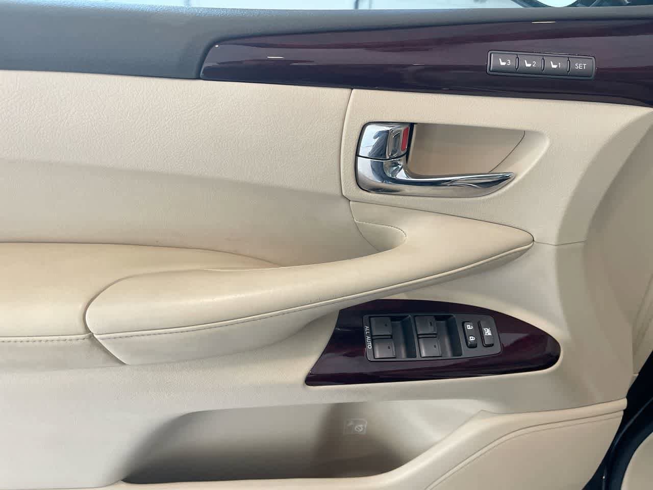 Thumbnail: 2015 Lexus LX - 13