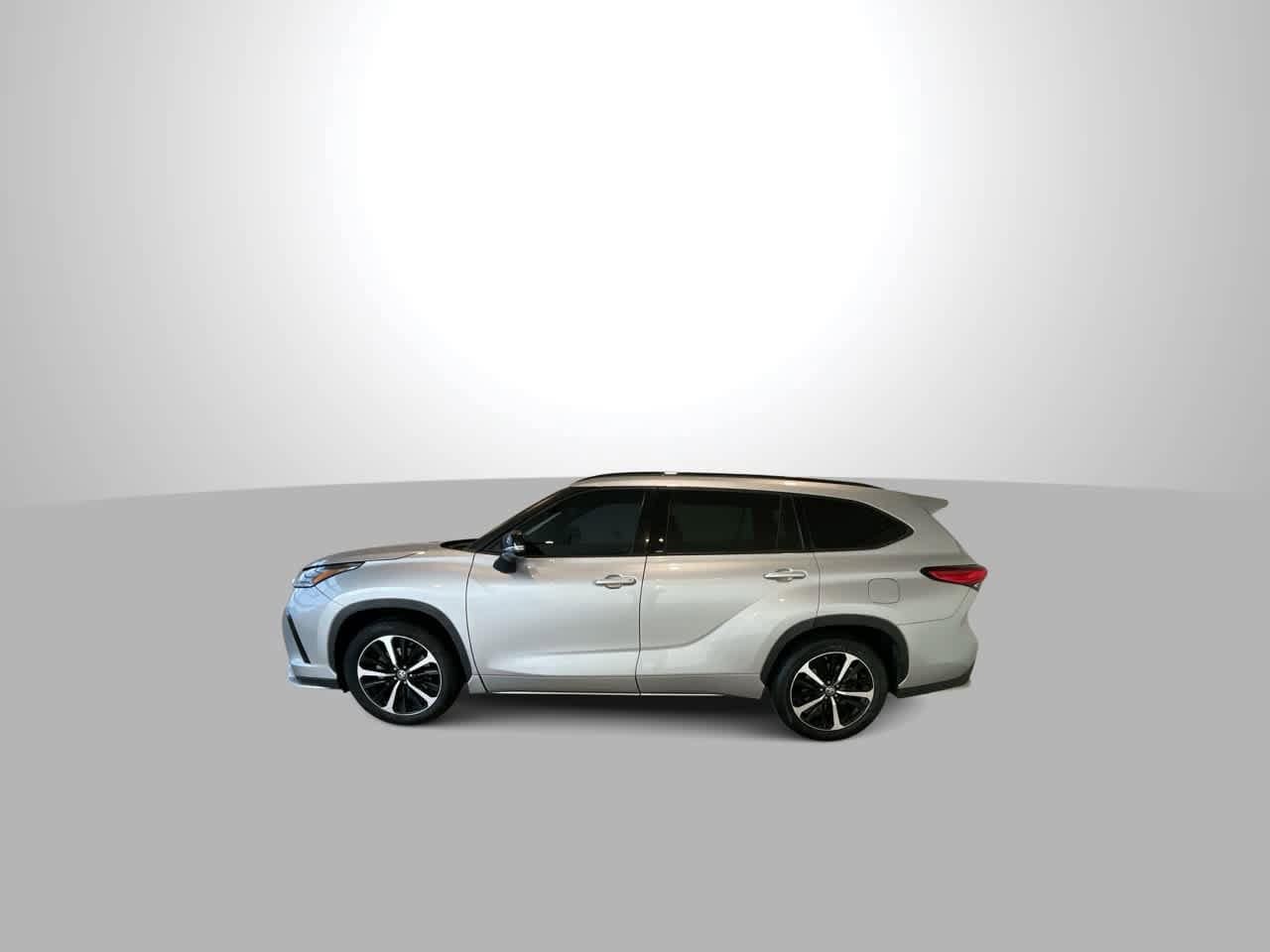 Thumbnail: 2022 Toyota Highlander - 5