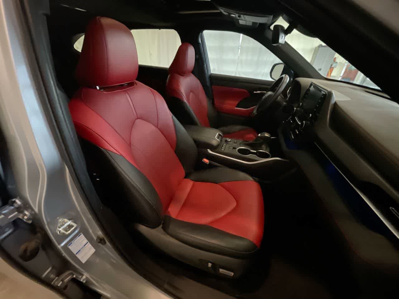 Thumbnail: 2022 Toyota Highlander - 26