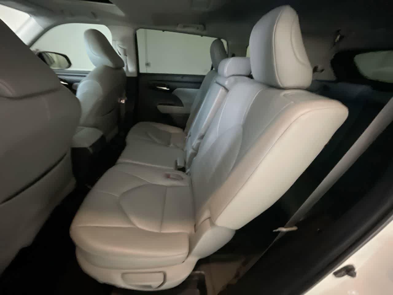 Thumbnail: 2020 Toyota Highlander - 23