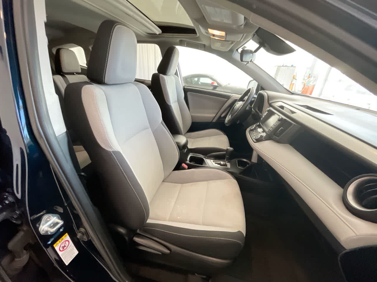 Thumbnail: 2018 Toyota RAV4 - 25