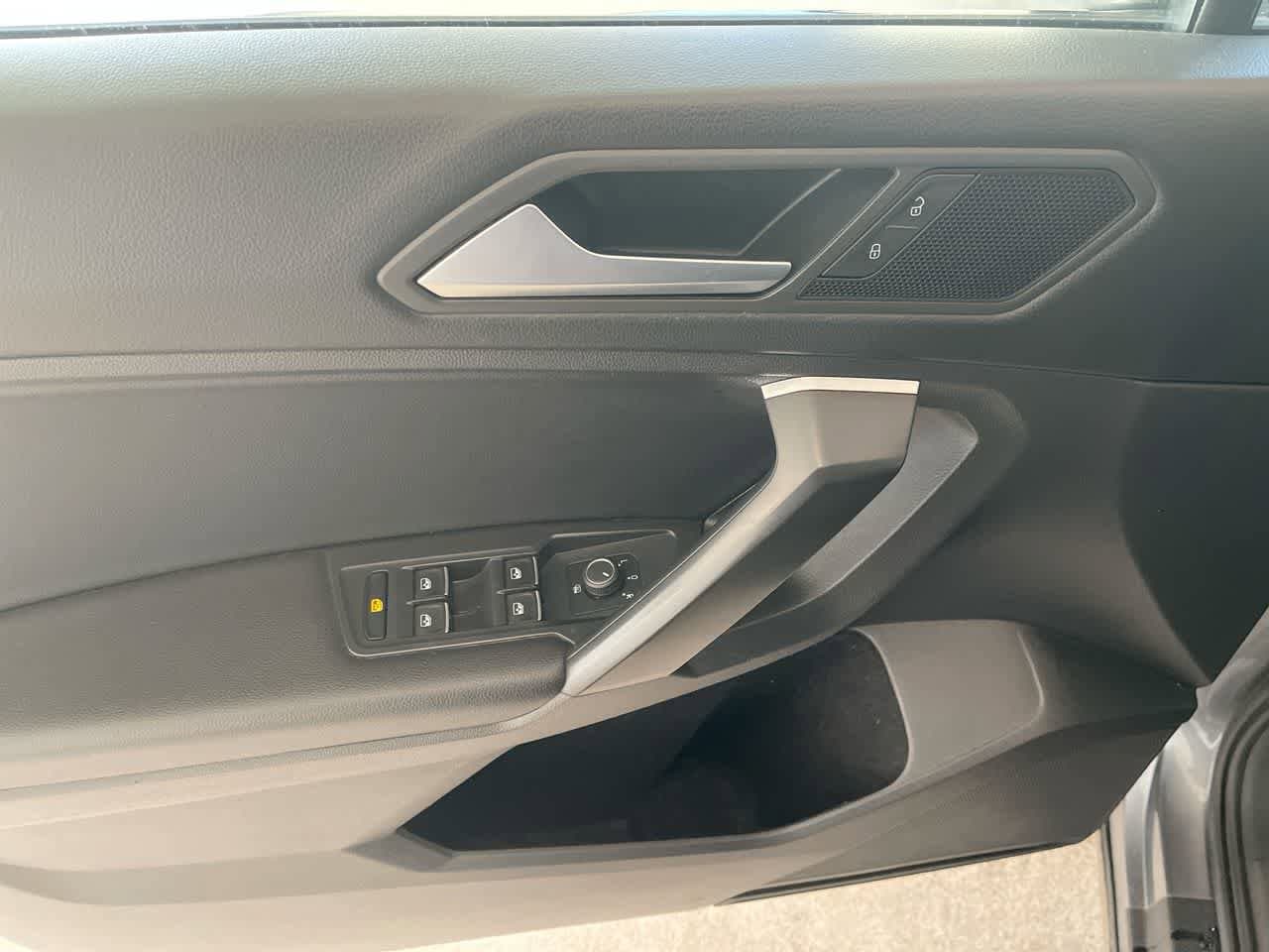 Thumbnail: 2021 Volkswagen Tiguan - 14