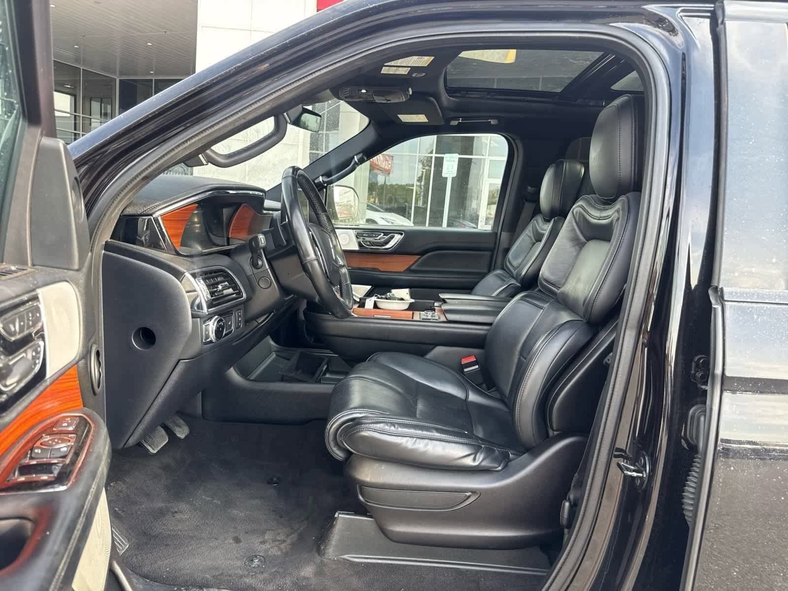Thumbnail: 2019 Lincoln Navigator L - 26