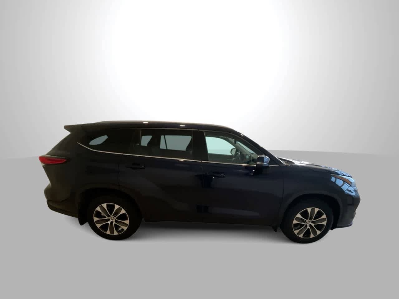 Thumbnail: 2022 Toyota Highlander - 9