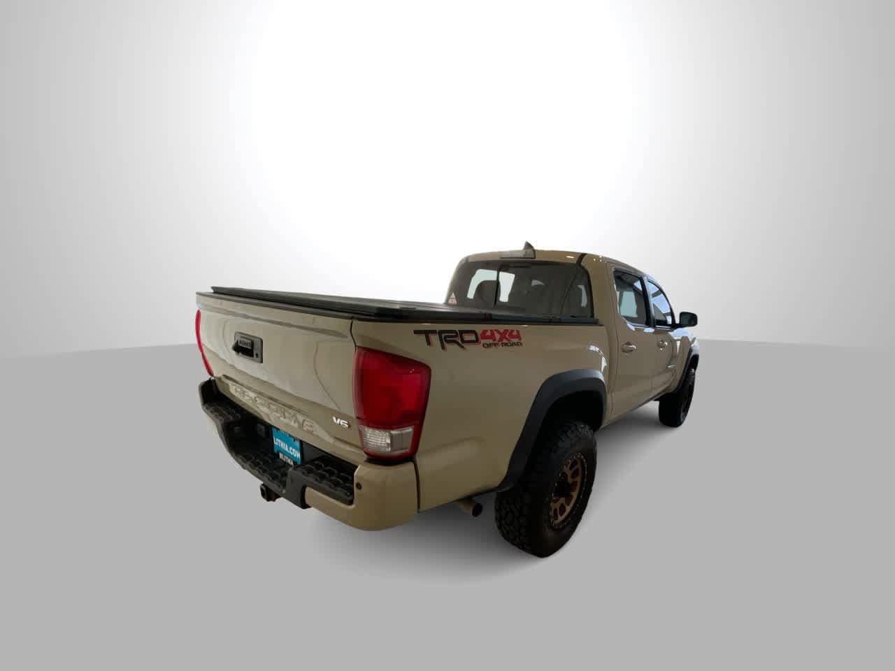 Thumbnail: 2017 Toyota Tacoma - 8