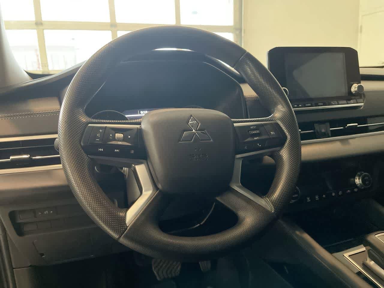 Thumbnail: 2022 Mitsubishi Outlander - 14