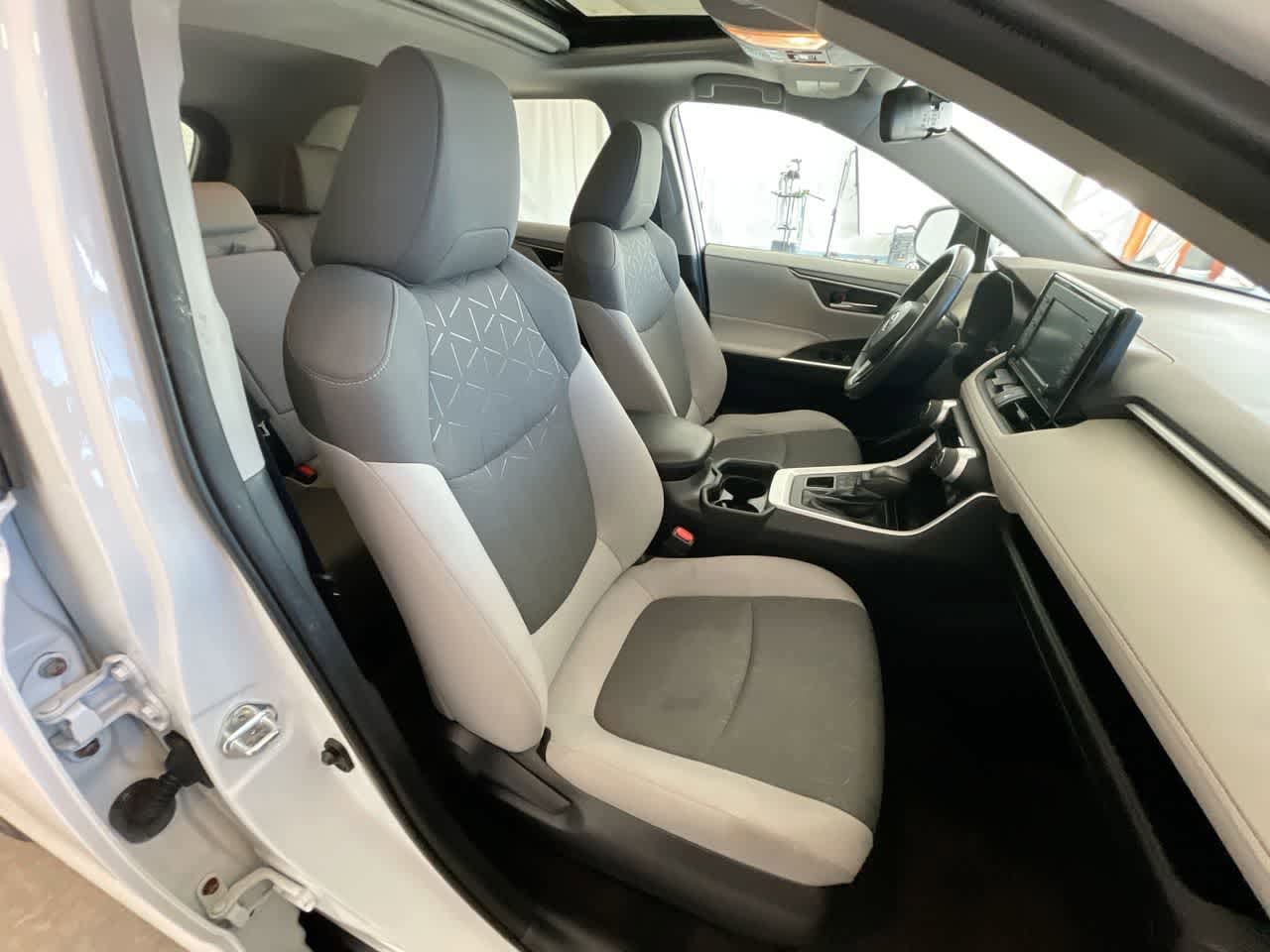 Thumbnail: 2021 Toyota RAV4 - 25