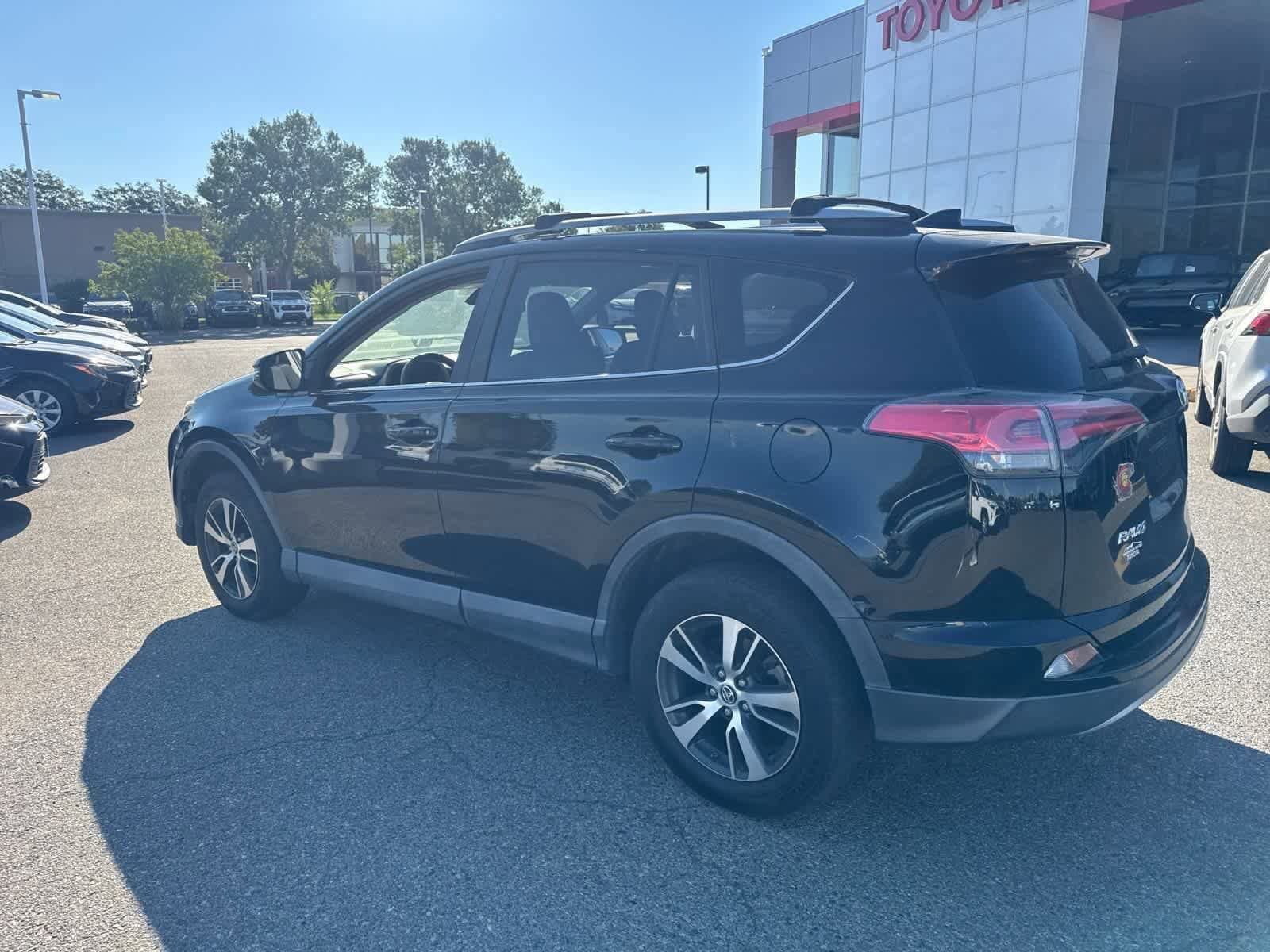 Thumbnail: 2018 Toyota RAV4 - 25