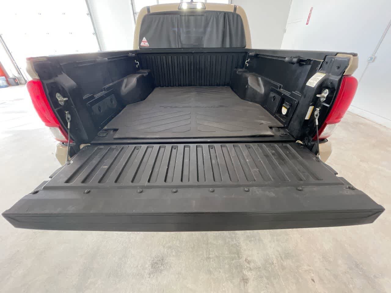 Thumbnail: 2017 Toyota Tacoma - 23