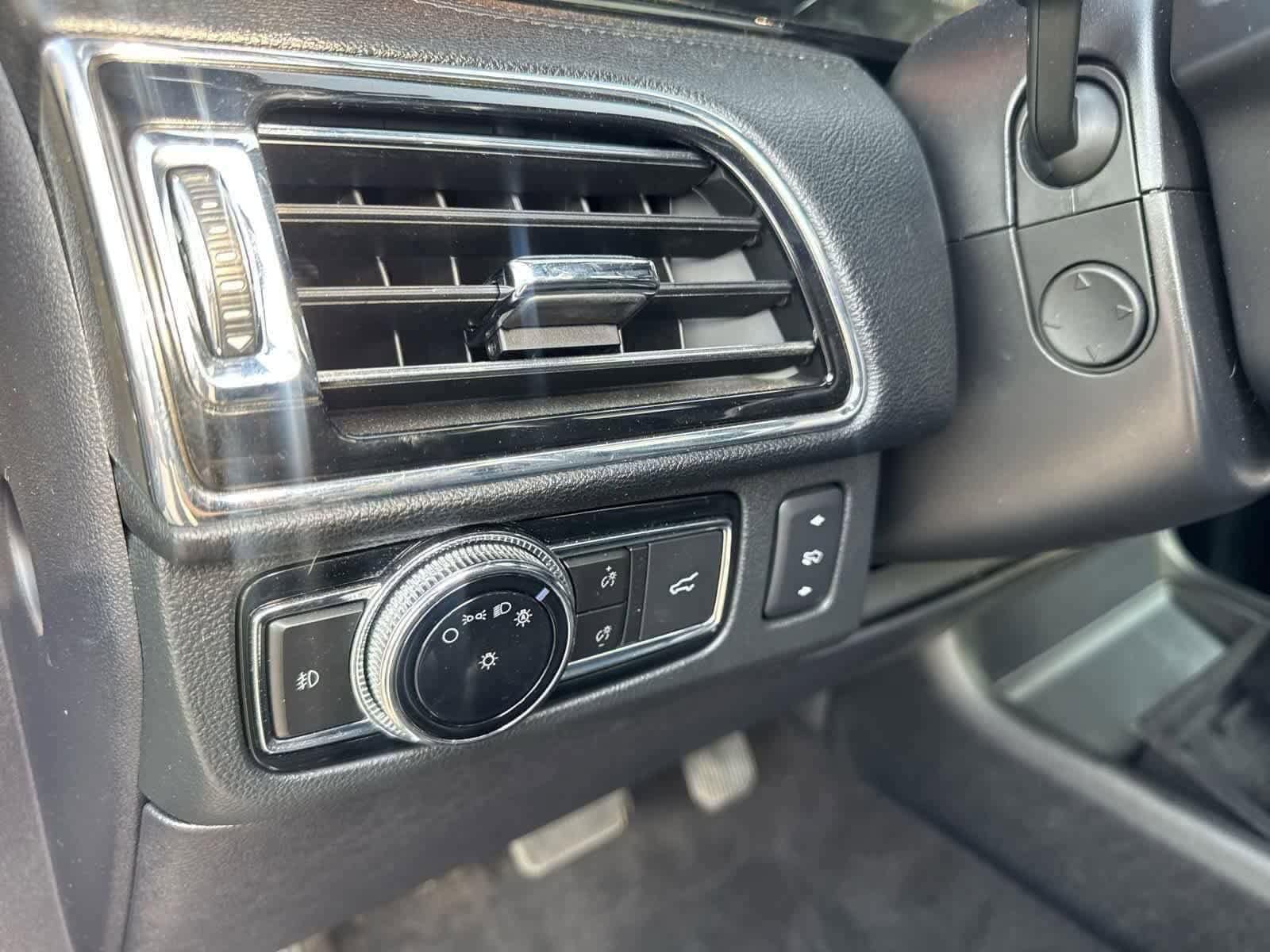 Thumbnail: 2019 Lincoln Navigator L - 43