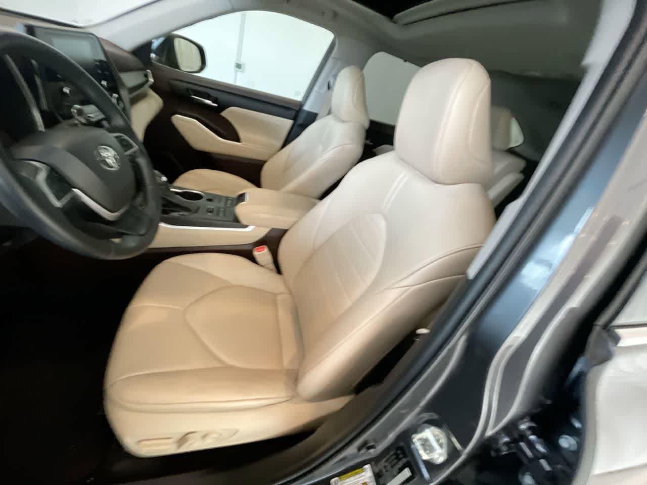 Thumbnail: 2022 Toyota Highlander - 11