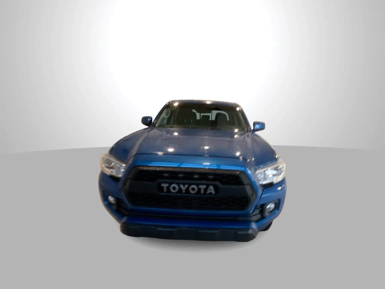 Thumbnail: 2018 Toyota Tacoma - 3
