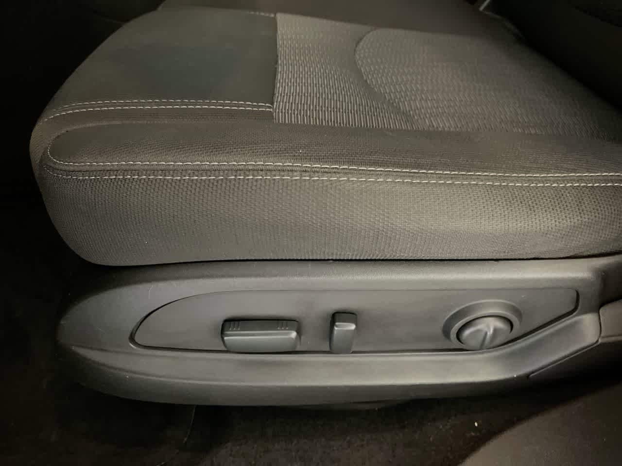 Thumbnail: 2016 Chevrolet Traverse - 12