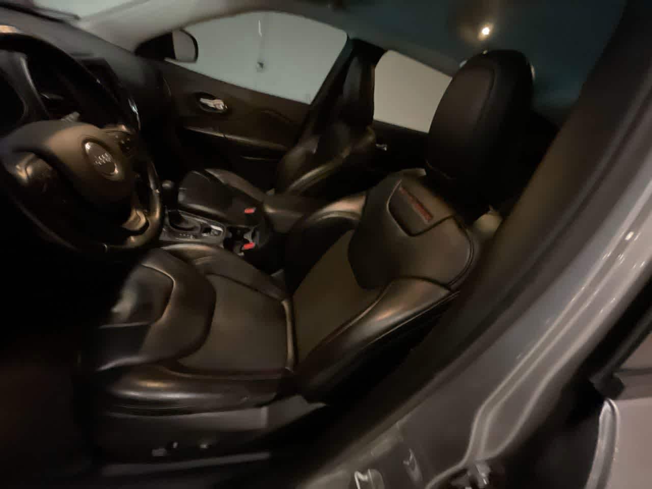 Thumbnail: 2019 Jeep Cherokee - 11