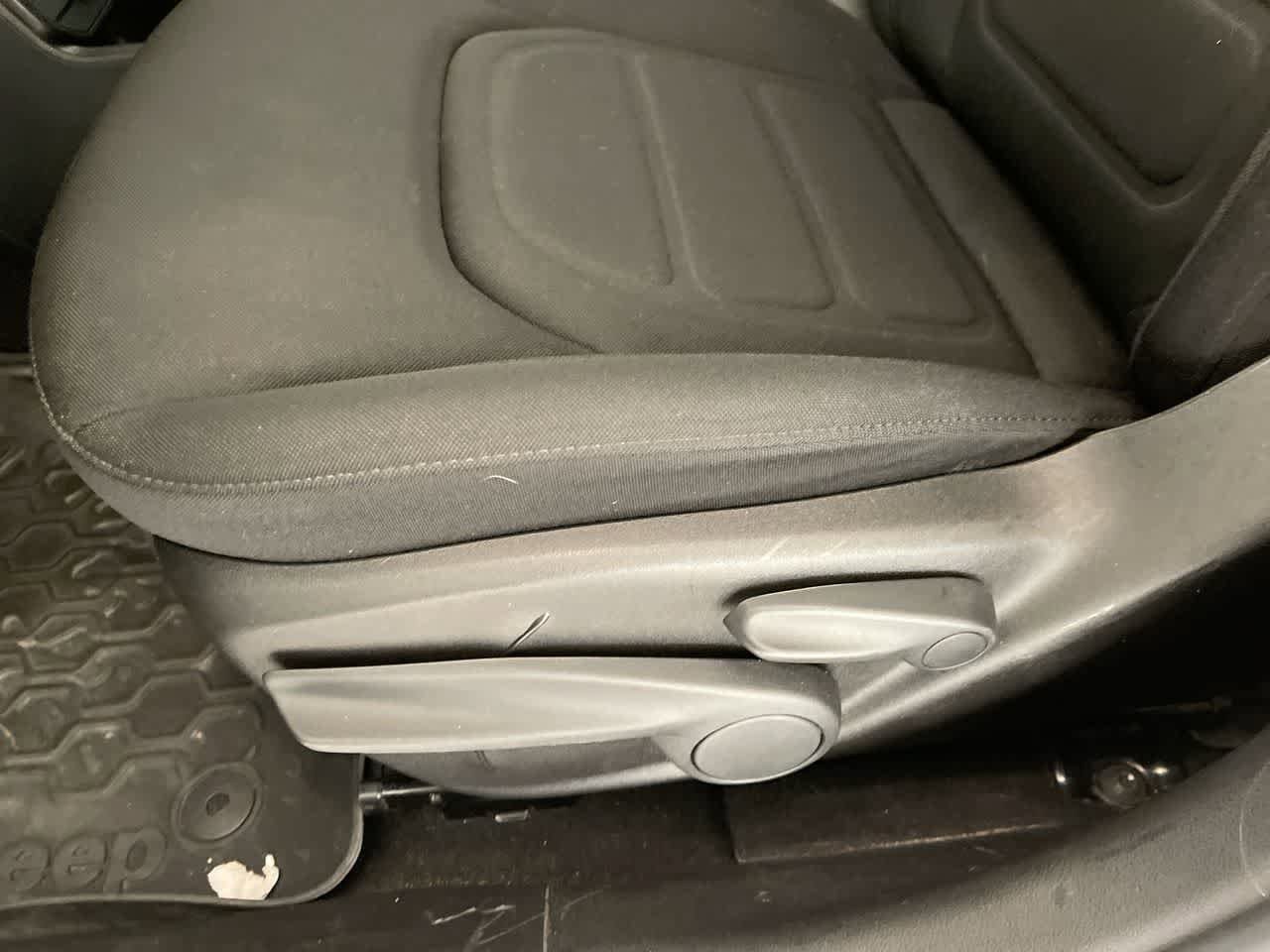 Thumbnail: 2019 Jeep Renegade - 12