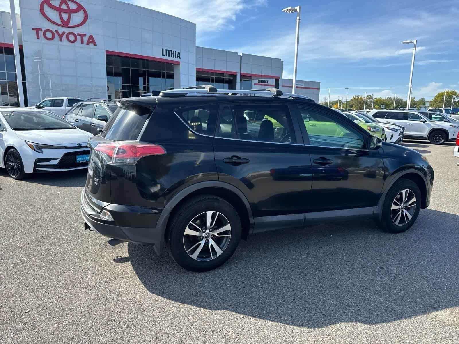 2016 Toyota RAV4 XLE photo 3