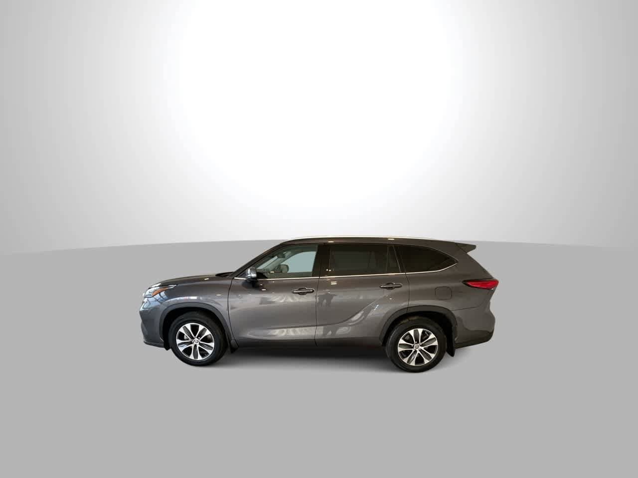 Thumbnail: 2022 Toyota Highlander - 5