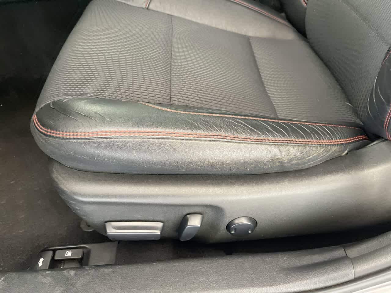 Thumbnail: 2016 Toyota Camry - 12