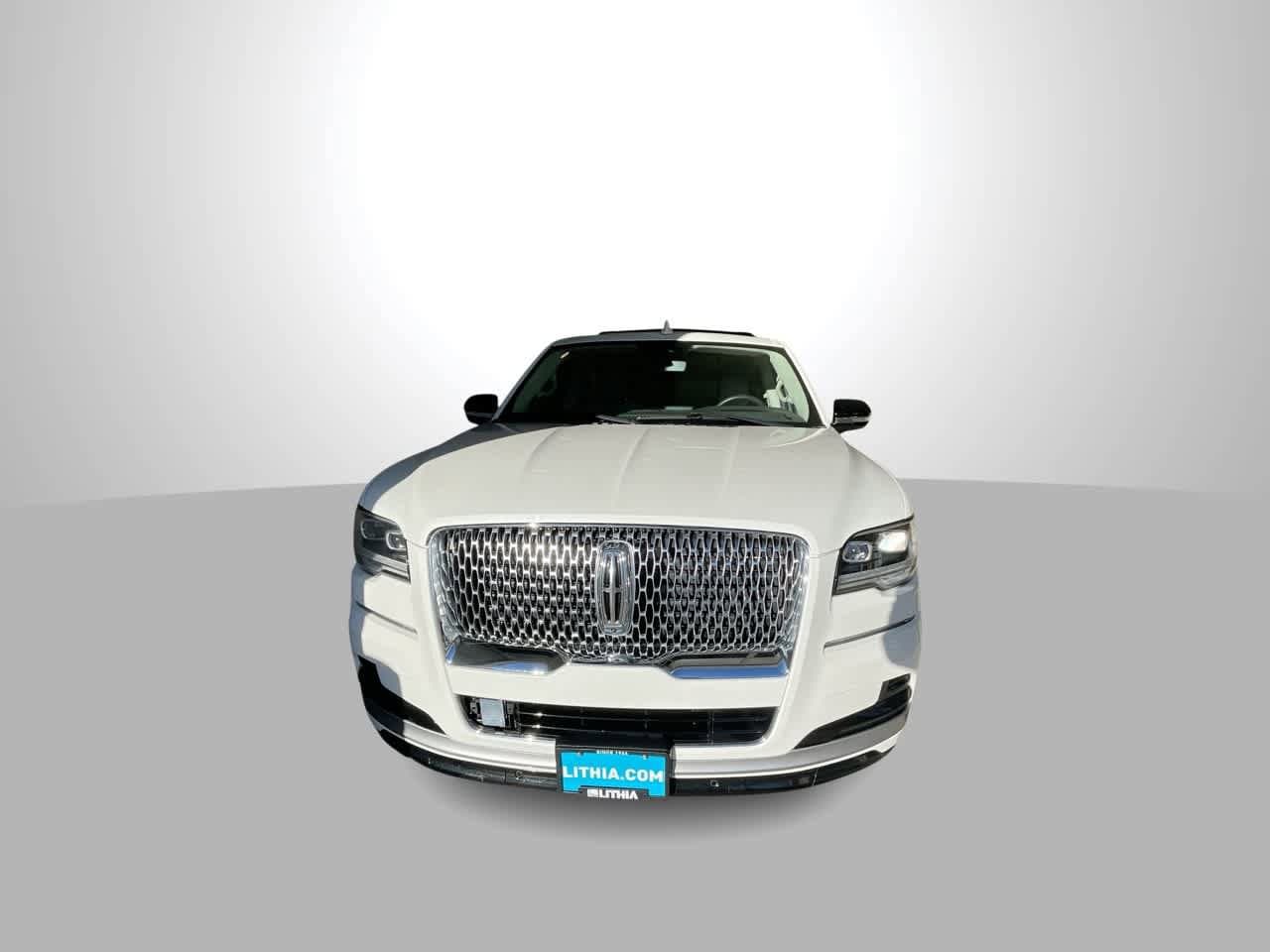 Thumbnail: 2022 Lincoln Navigator L - 3