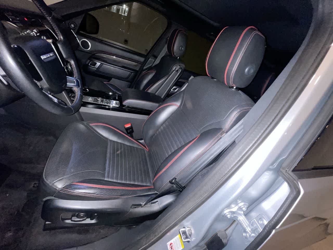 Thumbnail: 2020 Land Rover Discovery - 11