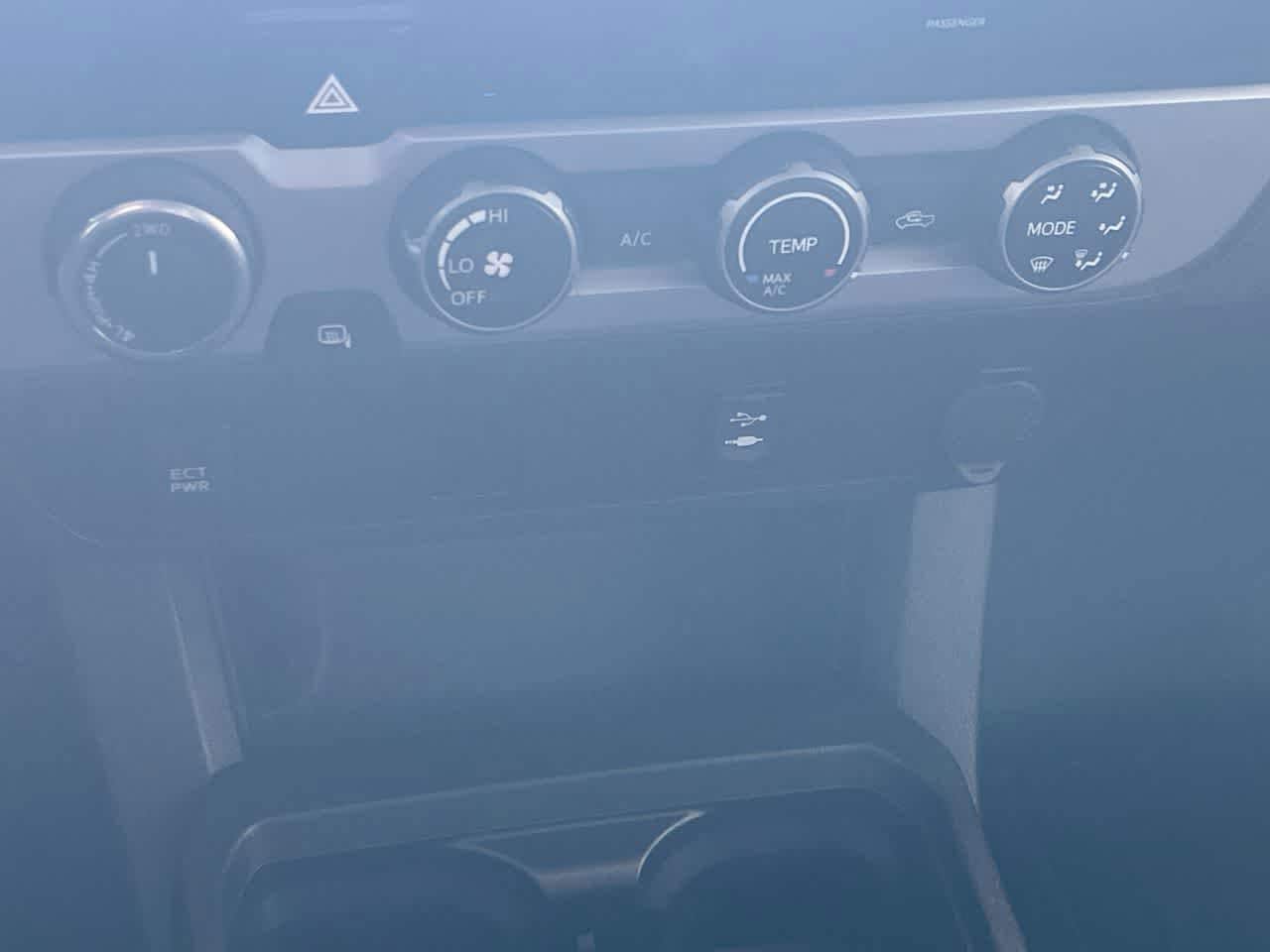 Thumbnail: 2016 Toyota Tacoma - 18