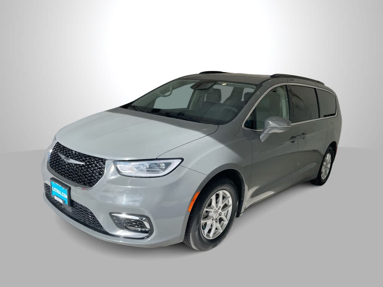 2022 Chrysler Pacifica Touring L's photo