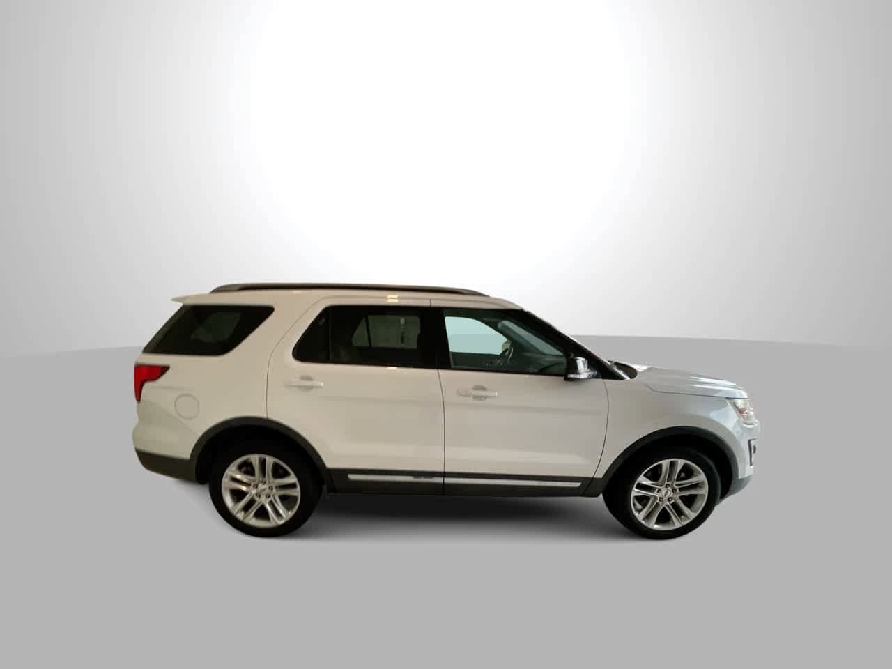 Thumbnail: 2017 Ford Explorer - 9