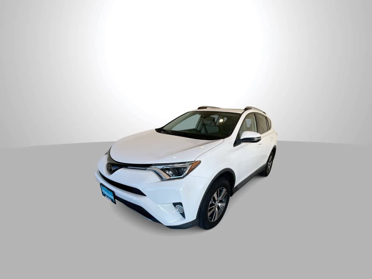 Thumbnail: 2018 Toyota RAV4 - 4