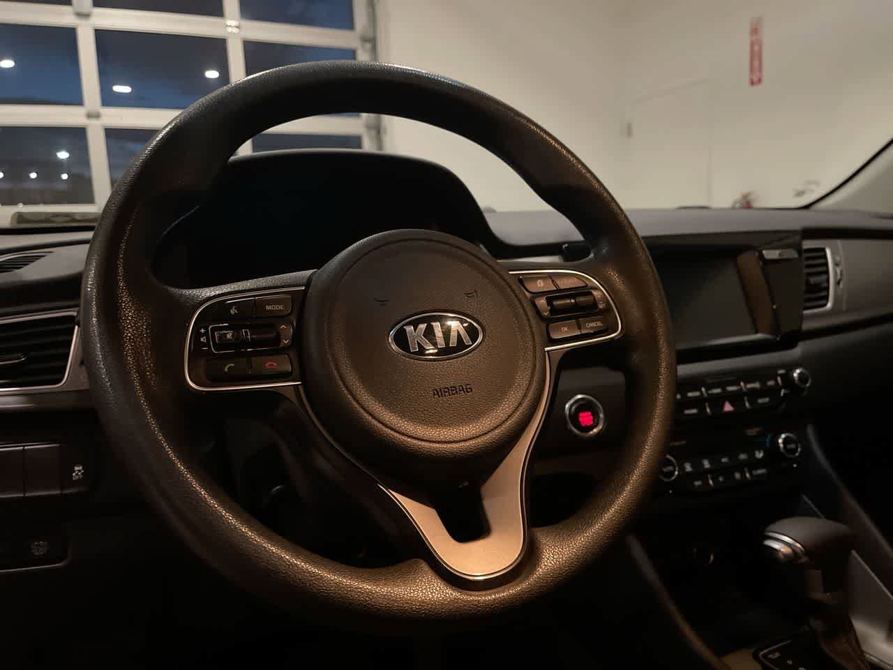 Thumbnail: 2017 Kia Niro - 14