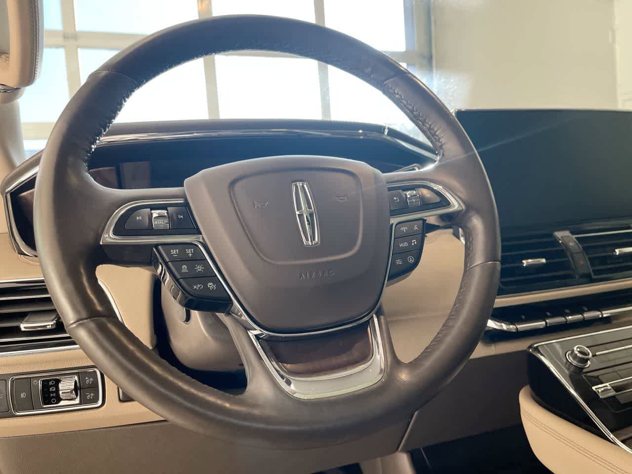 Thumbnail: 2022 Lincoln Navigator L - 14