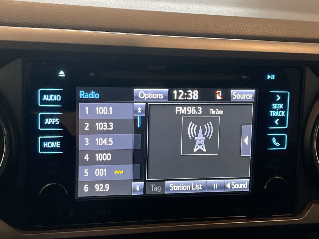 Thumbnail: 2018 Toyota Tacoma - 16