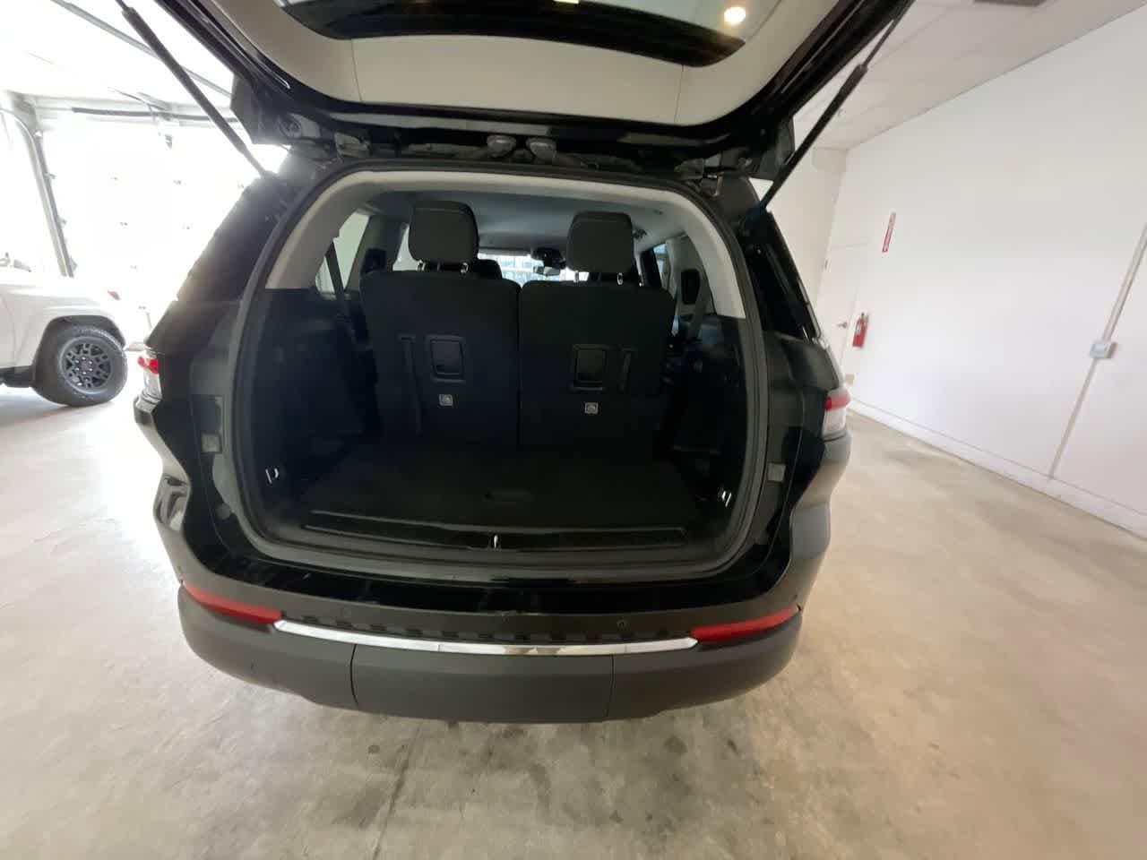 Thumbnail: 2023 Jeep Grand Cherokee L - 23