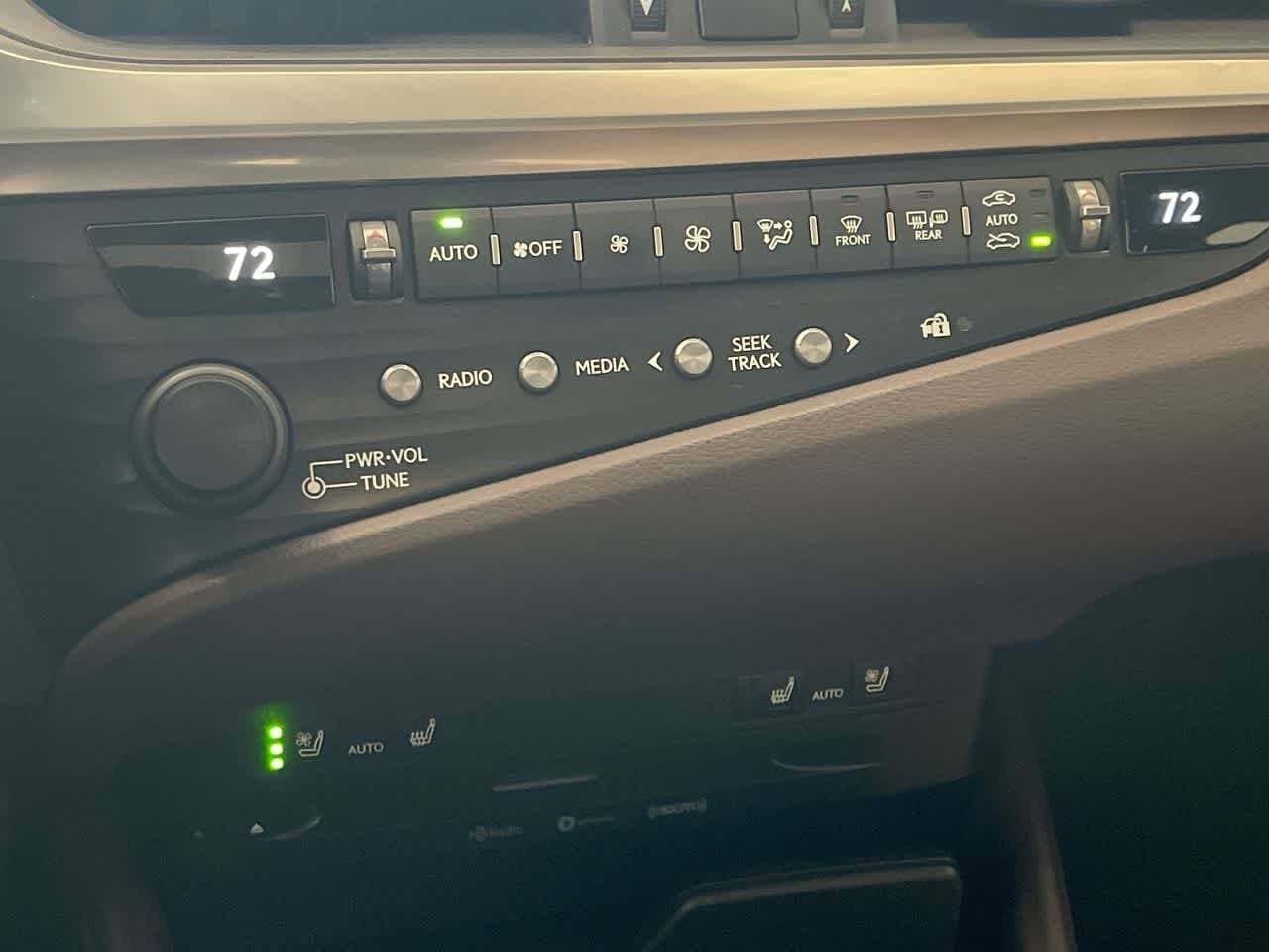 Thumbnail: 2020 Lexus ES - 19