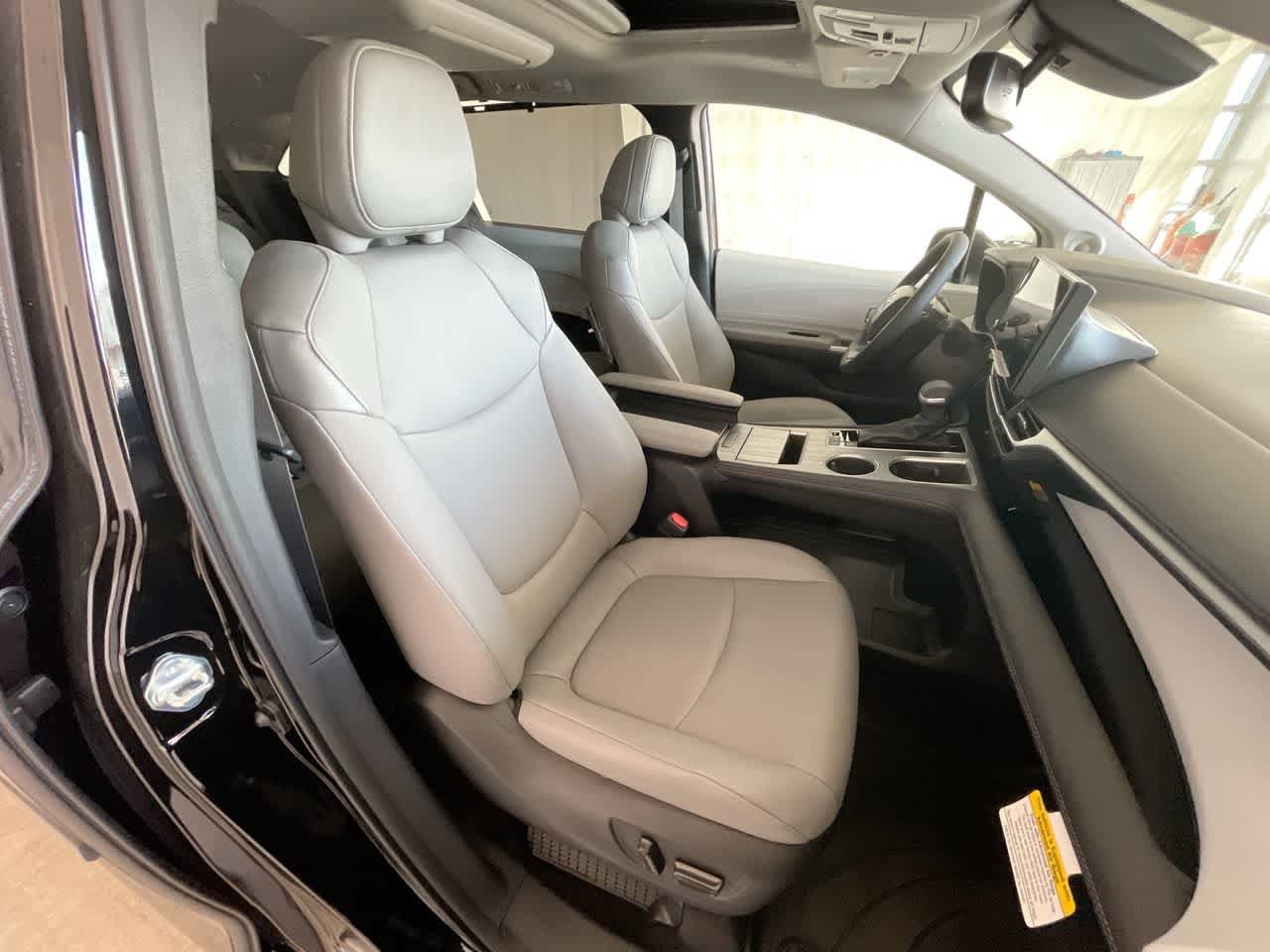 Thumbnail: 2025 Toyota Sienna - 26