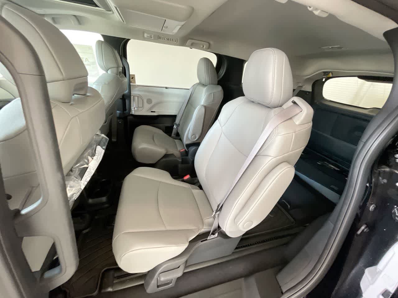 Thumbnail: 2025 Toyota Sienna - 23