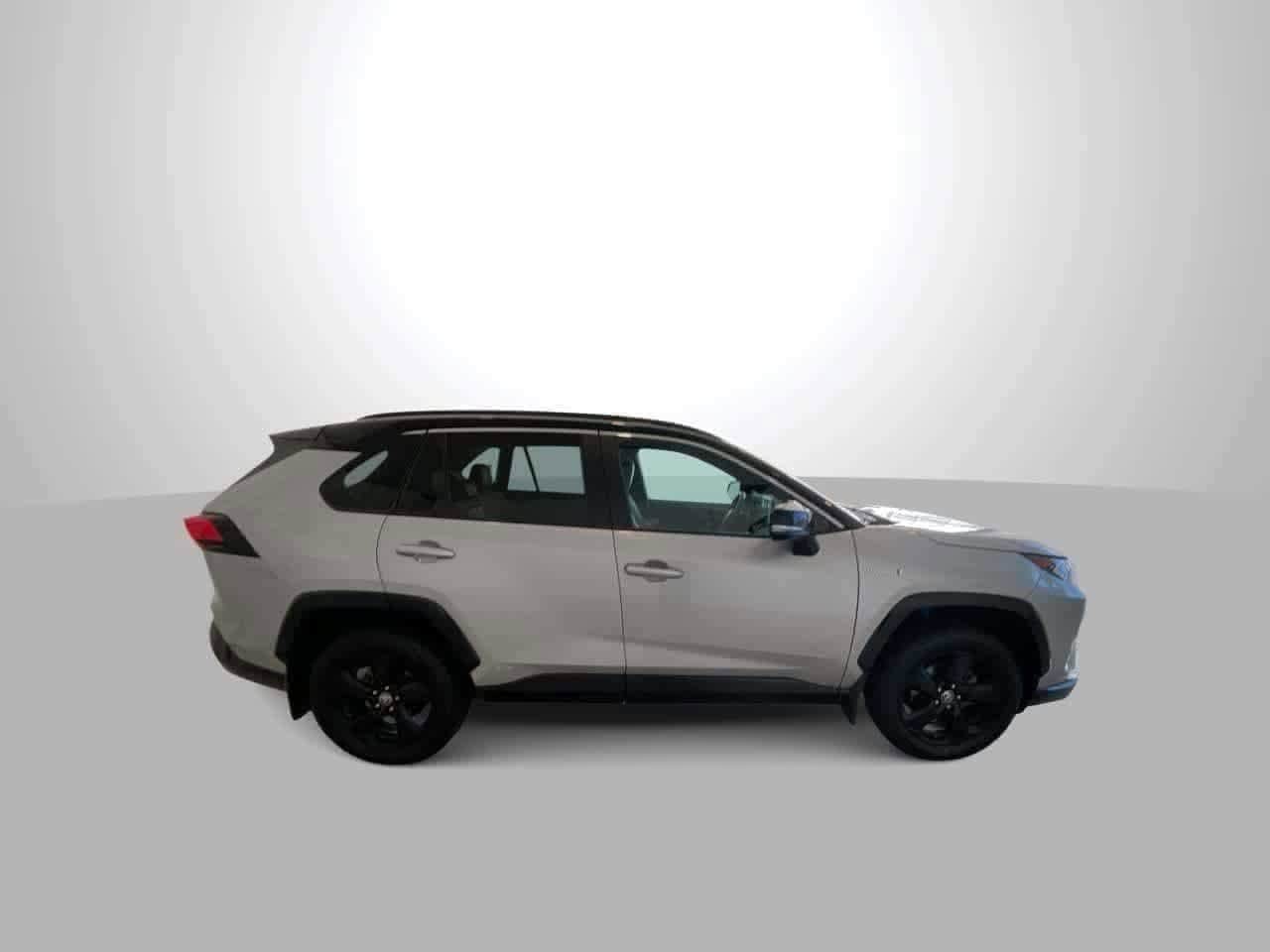 Thumbnail: 2021 Toyota RAV4 - 8